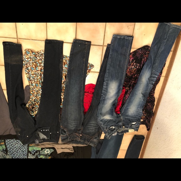 Juniors' items' - Picture 3 of 3